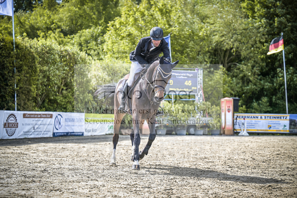 DOS_9569 | Entdecke hochwertige Reitturnierfotos von Foto Oger. Professionell, emotional und authentisch – jetzt Lieblingsmomente im Shop bestellen.Deutschlandweite Turnierfotografie. - Realisiert mit Pictrs.com