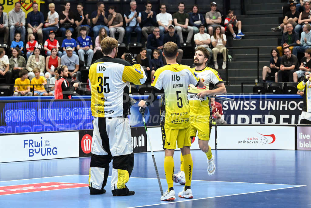 Zug United - HC Rychenberg - 25. April 2026 | Starting Six mit Eric Kunz (#35 HC Rychenberg Winterthur), Johan Larsson (#5 HC Rychenberg Winterthur) und Tim Aeschimann (#81 HC Rychenberg Winterthur) am L-UPL Superfinal-Spiel zwischen Zug United und HC Rychenberg am 25. April 2026 in der BCF Arena, Fribourg, Schweiz.Bild: Sportfotografie Markus Aeschimann | www.markus-aeschimann.ch - Realisiert mit Pictrs.com