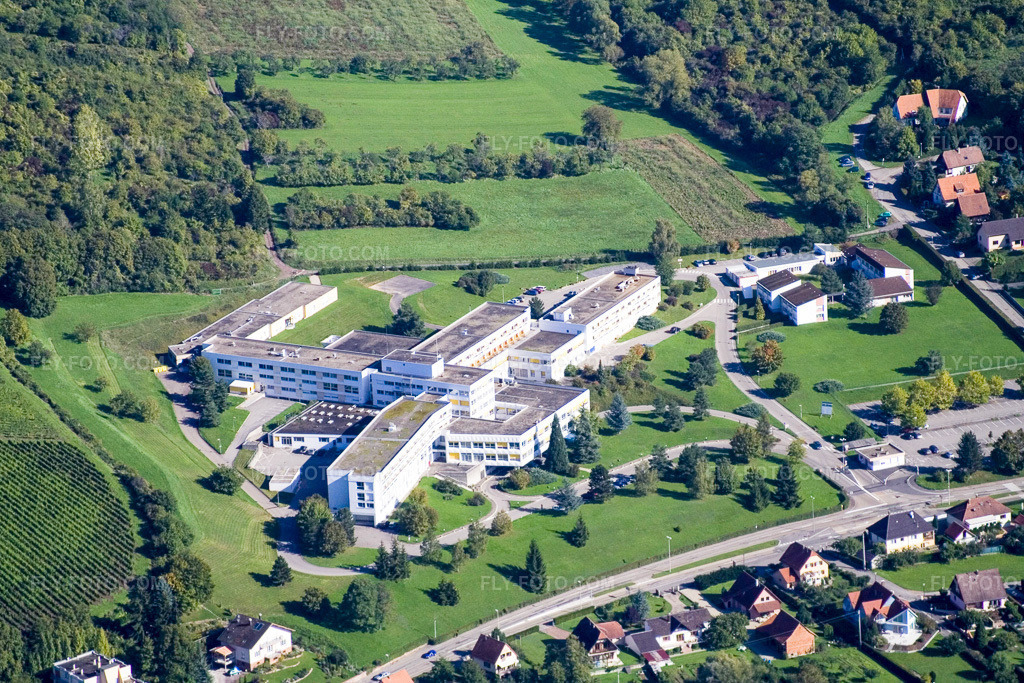 Aerial view: Hospital in the district Weiler in Wissembourg in the state Bas-Rhin, France. – Photo: IMG_4321.jpg taken on 10/08/2006 by Werner Riehm/FLY-FOTO.com – Resolution of the original: 3456 x 2304 px