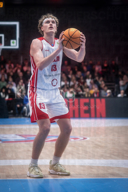 Barmer 2. Basketball Bundesliga ProA: Rheinstars Koeln vs. BBC Bayreuth, 11.01.26 | Köln, 11.01.26 - Adam John Paige (RheinStars Köln, 13, PF) beim Freiwurf während des Spiels der Barmer 2. Basketball Bundesliga ProA: Rheinstars Koeln vs. BBC Bayreuth in der Motor World in Köln.