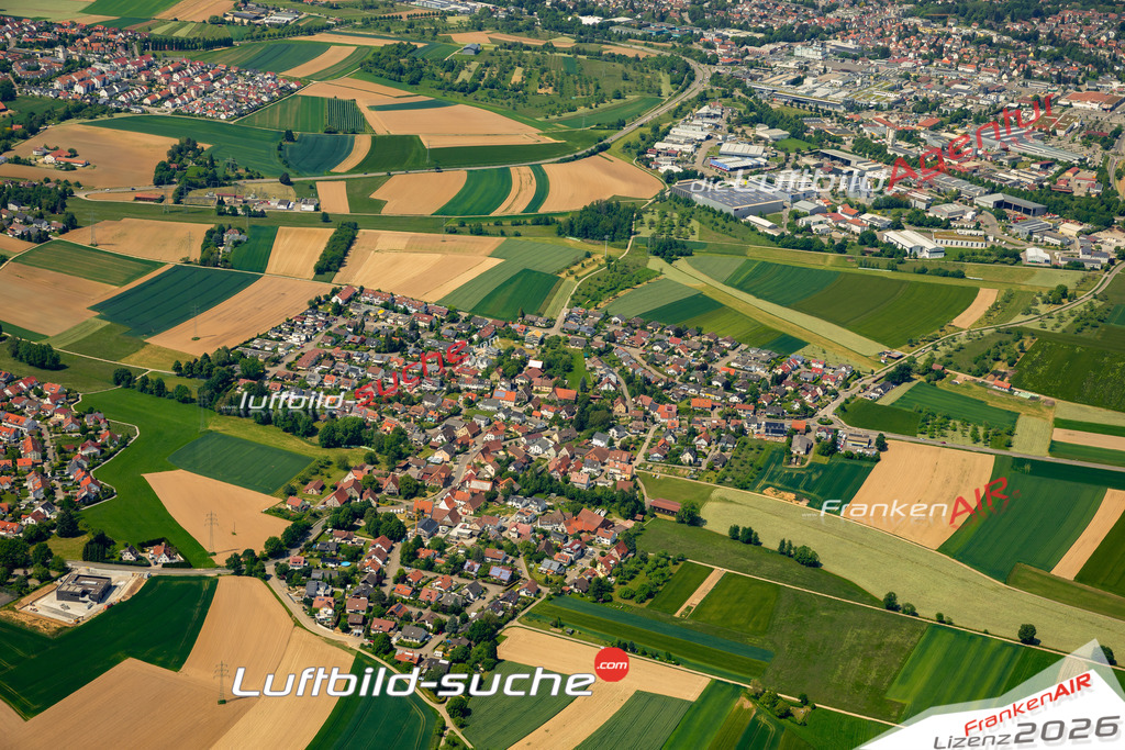 Das Luftbild zeigt Heiningen Backnang - Die Luftaufnahme wurde 2023 vom UL-Flugzeug aus erstellt ( keine Drohne ) - Hochauflösende Luftaufnahme - Für grossformatige Ausdrucke geeignet. Die Geschenkidee !Mit Lizenz und Bildrechte bestellbar