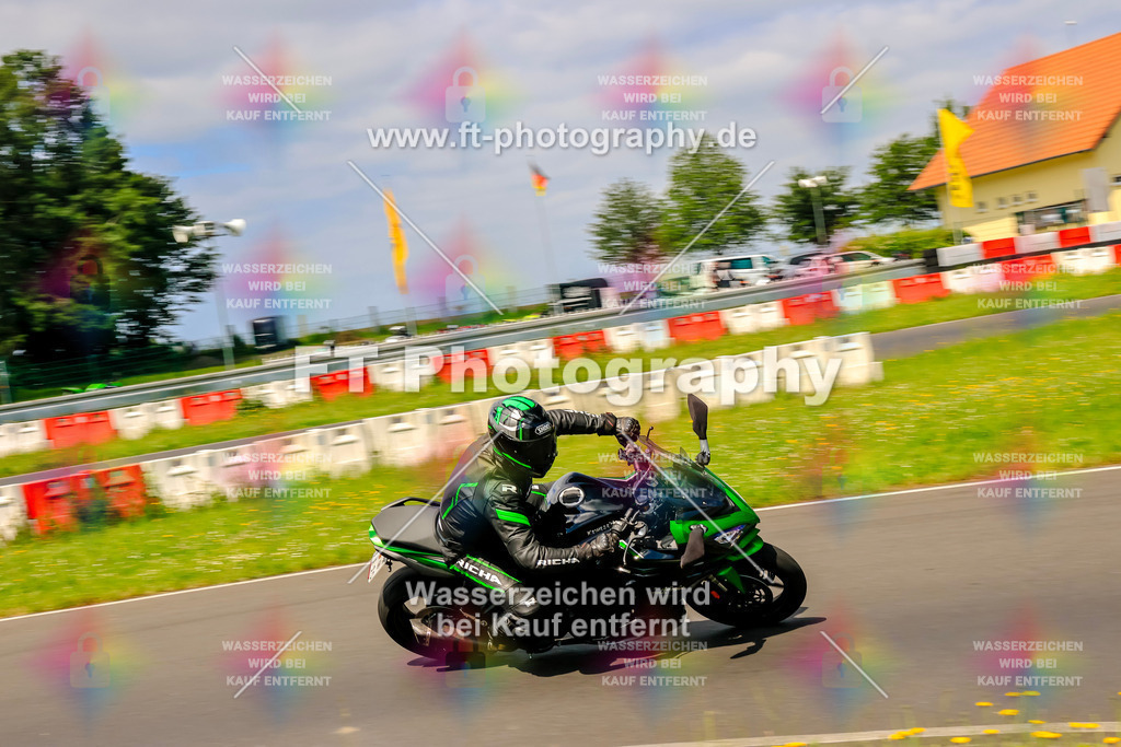 VBK-8195 | Hier findet Ihr Bilder von Touristenfahrten auf der Nürburgring Nordschleife oder von anderen Veranstaltungen die ich besucht habe. Viel Spass beim Durch Schauen 