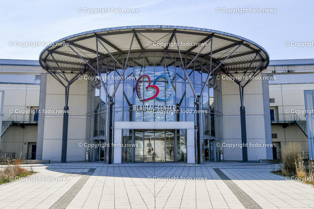 Deutschland_ Baden-Wuerttemberg_ Ulm_ 11.04.2025-18 | 11.04.2025, Deutschland, GER, Baden-Wuerttemberg, Ulm, im Bild Themenbild, Blautal-Center, Einkaufszentrum, geschlossen, Leerstand, Rolltreppen, Verkaufsflaeche, Geschaefte, Feature, Symbolbild, Das Blautal-Center ist ein am 29. Oktober 1997 eroeffnetes ehemaliges Einkaufszentrum in Ulm, sein Betrieb wird seit 2024 eingestellt. Mit einer Gesamtflaeche von 44.500 m² war es eines der groeßten Einkaufszentren Sueddeutschlands