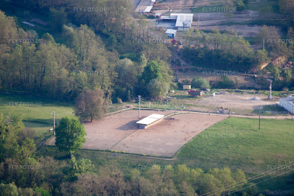 Luftbild: Haras de la Née in Mothern im Bundesland Bas-Rhin in Frankreich. – Foto: IMG_40332.jpg vom 22.04.2011 durch Werner Riehm/FLY-FOTO.de – Auflösung des Originals: 4752 x 3168 px