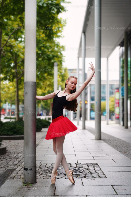 Ballerina | Fotografie Photography Dresden Photoshooting  Fotoshooting Fotografin Dresdencity Bilder  Foto Dresdenvideos Kalender Postkarten Bilderdownload Portrait Hochzeitsfotografie Familienfotos Bewerbungsbilder Studiofotografie Fotograf Dresdenbilder Business - Realisiert mit Pictrs.com