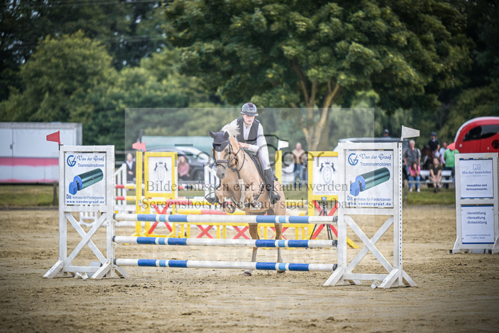 DOS_8120 | Entdecke hochwertige Reitturnierfotos von Foto Oger. Professionell, emotional und authentisch – jetzt Lieblingsmomente im Shop bestellen.Deutschlandweite Turnierfotografie. - Realisiert mit Pictrs.com