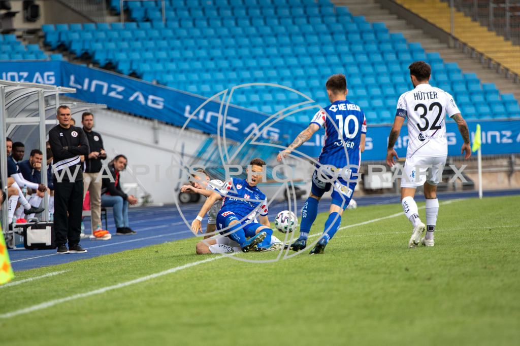  Blau Weiss Linz vs Austria Klagenfurt | LINZ, AUSTRIA,HPYBET 2. Liga, Runde 21 Blau Weiss Linz vs Austria Klagenfurt, Image shows Philipp Pomer (BW Linz) and Michael Brandner (BW Linz).
Photo: SMP/Andreas Willdoner