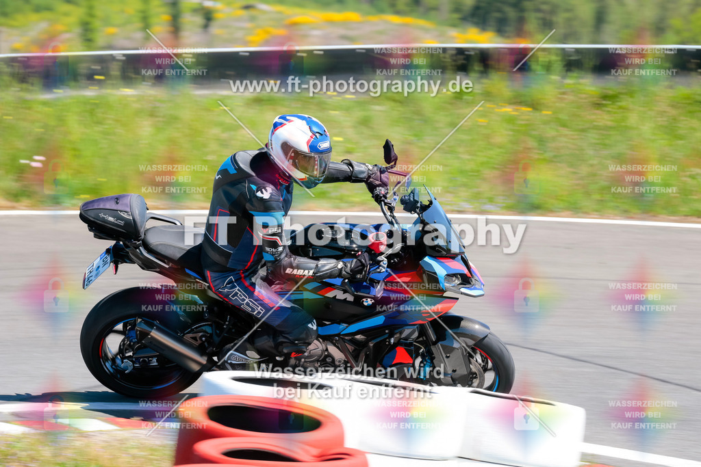 Moto-TeamOBK-21843 | Hier findet Ihr Bilder von Touristenfahrten auf der Nürburgring Nordschleife oder von anderen Veranstaltungen die ich besucht habe. Viel Spass beim Durch Schauen 