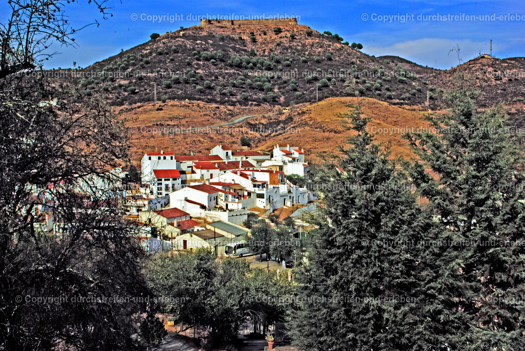 Burg über Sanlúcar del Guadiana | Burg über Sanlúcar del Guadiana. Der Rio Guadiana bildet eine natürliche Grenze zwischen Spanien und Portugal. - Realisiert mit Pictrs.com