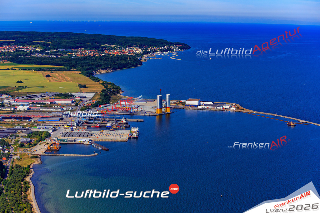 Die Luftbildaufnahme Faehrhafen - Sassnitz wurde 2018 mittels Flugzeug (keine Drohne) erstellt. Perfekte Schärfe und Druck- Auflösung- Garantiert!