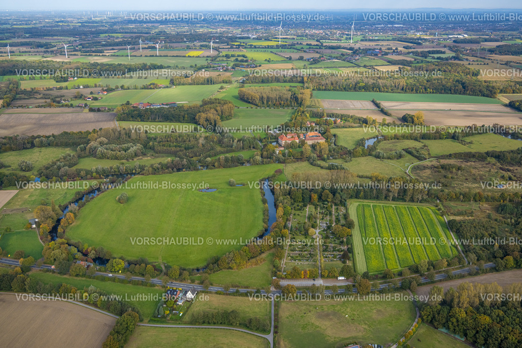 Hamm241015066 | Luftbild, Schloss Oberwerries umgeben von grünen Wiesen und Feldern, Fluss Lippemäander und Lippeaue, Fernsicht mit Windrädern, Uentrop, Hamm, Ruhrgebiet, Nordrhein-Westfalen, Deutschland
