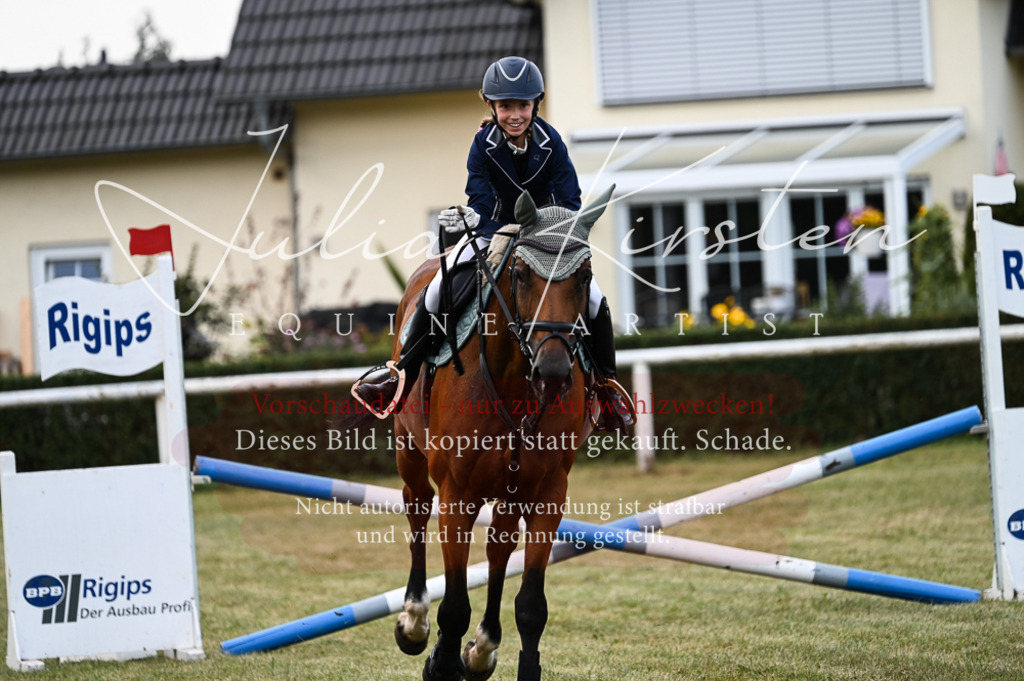 DSC_5696 | Pferde- und Turnierfotografie in Westsachsen. Pferdeportraits, Auftragszeichnungen und intuitive Kunst.