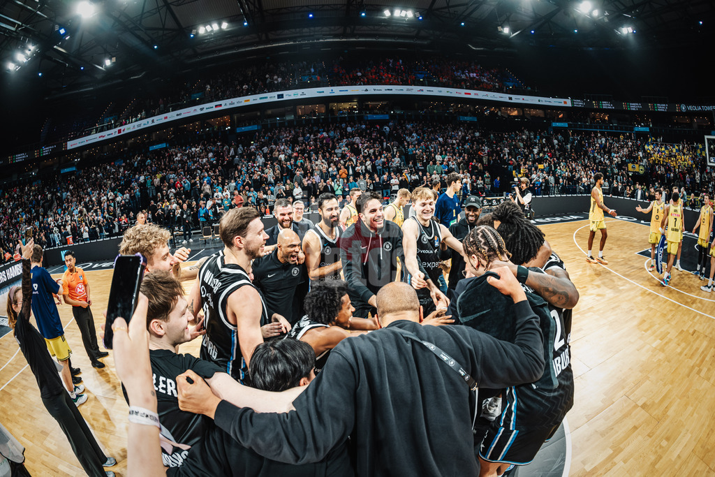 Basketball | Männer | Saison 2025/2026 | easyCredit Basketball Bundesliga | Veolia Towers Hamburg vs. ALBA BERLIN | 14.12.2025 | Towers Jubeln nach dem Sieg
