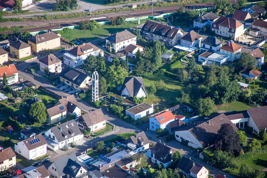 Luftbild: in der Bonhoefferstraße in Waghäusel im Bundesland Baden-Württemberg in Deutschland. Foto: IMG_092385.jpg vom 01.08.2016 durch Werner Riehm/FLY-FOTO.de
