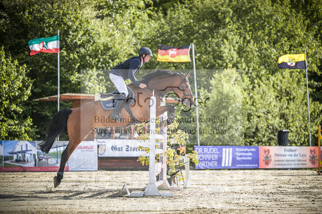 DOS_0010 | Entdecke hochwertige Reitturnierfotos von Foto Oger. Professionell, emotional und authentisch – jetzt Lieblingsmomente im Shop bestellen.Deutschlandweite Turnierfotografie. - Realisiert mit Pictrs.com