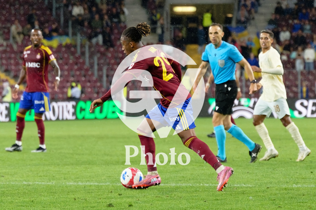 UEFA Conference League Play-offs 2nd leg - Servette FC v FC Shakhtar Donetsk | Keyan Varela (29 Servette FC) controls the ball (action)  during the UEFA Conference League Play-offs 2nd leg match between Servette FC and FC Shakhtar Donetsk at Stade de Geneve in Geneva, Switzerland