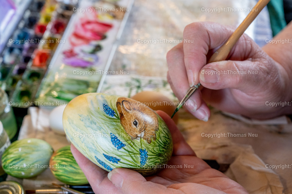 Ostermarkt_Lindenfels__DSC_9595 | bli, Lindenfels, Ostermarkt im und um das Bürgerhaus, besonders kunstvoll handbemalte Eier  von Hühnern und Gänsen gab es am Stand von Renate Rauth, ,, Bild: Thomas Neu