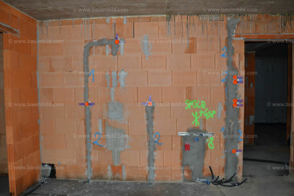 bib-lg17-elektroinstallation-0164 | Nach LV-Leistungsgruppen sortierte Detailfotos über den Bau eines Hauses. Alle Hausbau-Bilder direkt vom Urheber und Autor der Website Haus-Selber-Bauen.com