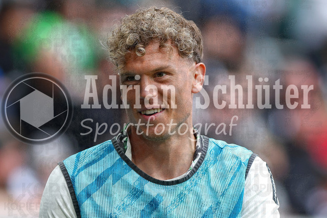 03.05.2026, GER, Fussball, Herren, 1. BL, Saison 2025/2026, Borussia Mönchengladbach - Borussia Dortmund | Robin Hack (Borussia Mönchengladbach) schaut 