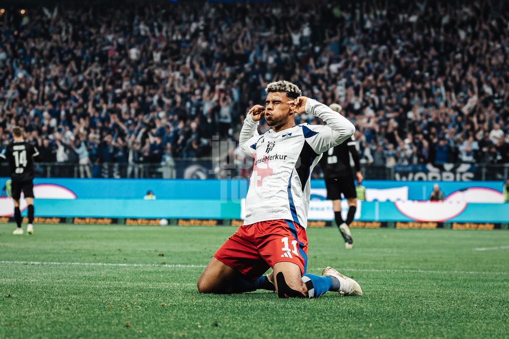 Fußball | Männer | Saison 2024/2025 | 2. Fußball-Bundesliga | 33. Spieltag | Hamburger SV vs. SSV Ulm 1846 | 10.05.2025 | Ransford Königsdörffer (#11, HSV) schießt ein Tor und jubelt