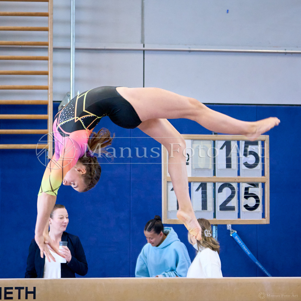 2024-10-06-1-A-DSC02650 | Professionelle Sportfotografie in Hamburg, Schleswig-Holstein und Niedersachsen – spezialisiert auf Rhönrad, Geräteturnen, Leistungsturnen und rhythmische Sportgymnastik. Bundesweite Begleitung von Rhönrad-Events. Jetzt Sport-Fotos - Realisiert mit Pictrs.com