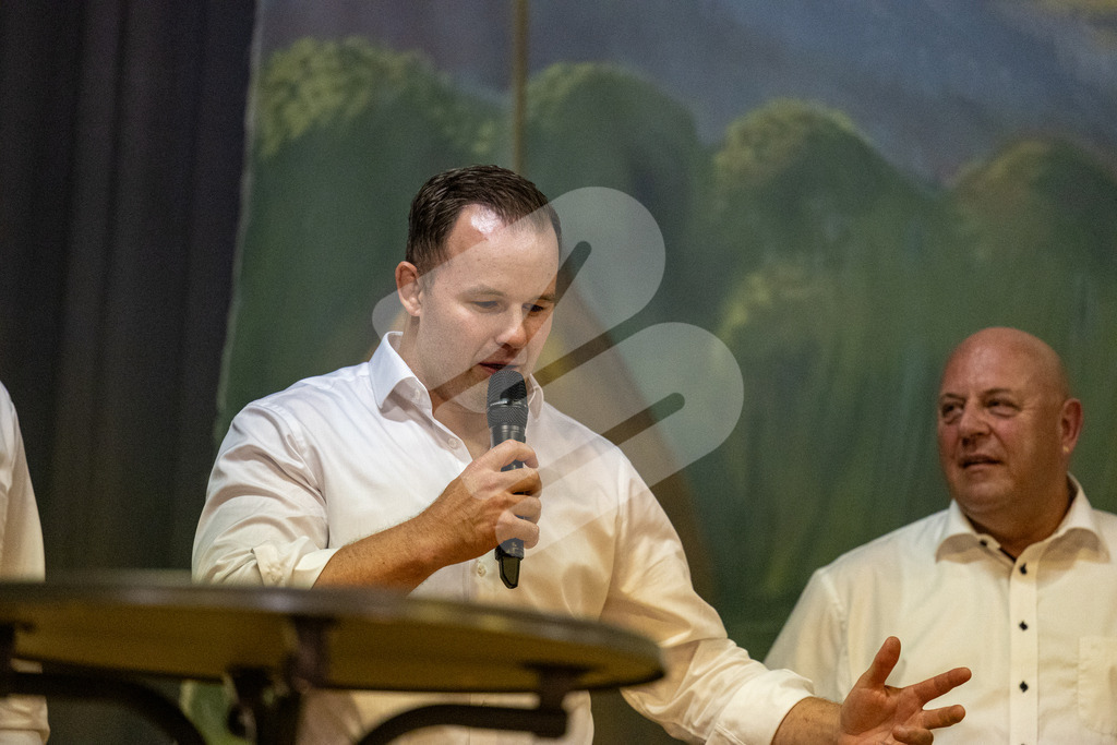 SKE100J_4758 | Die Schwinger des Schwyzer Kantonalen Schwingerverbandes: Fotos, die Dynamik und Leidenschaft festhalten, sowie emotionale Momente aus dem traditionellen Schwingsport zeigen. - Realisiert mit Pictrs.com