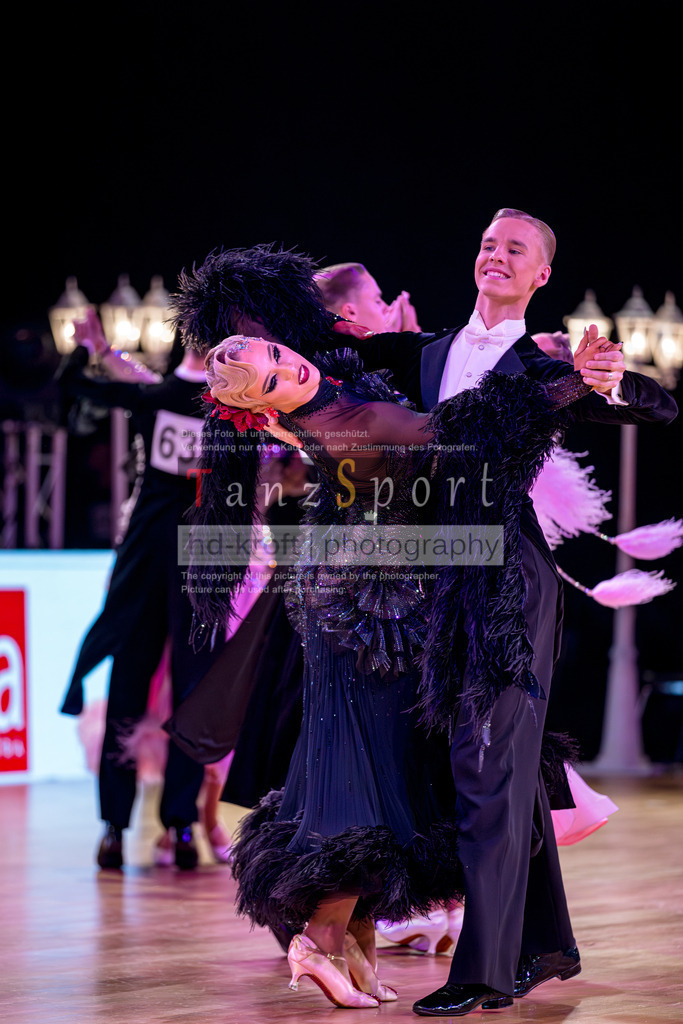 20251214_Baltic-Trophy_2953-2 | Tanzsportbilder, Standardtanz, Lateintanz, WDSF, DTV, LTVB, dancecomp, goc, hessen tanzt, blaues band der spree, walzer, tango, wiener walzer, slowfox, quickstepp, samba, rumba, cha-cha-cha, paso doble. jive, hd-kroft photography, turniertanzsport