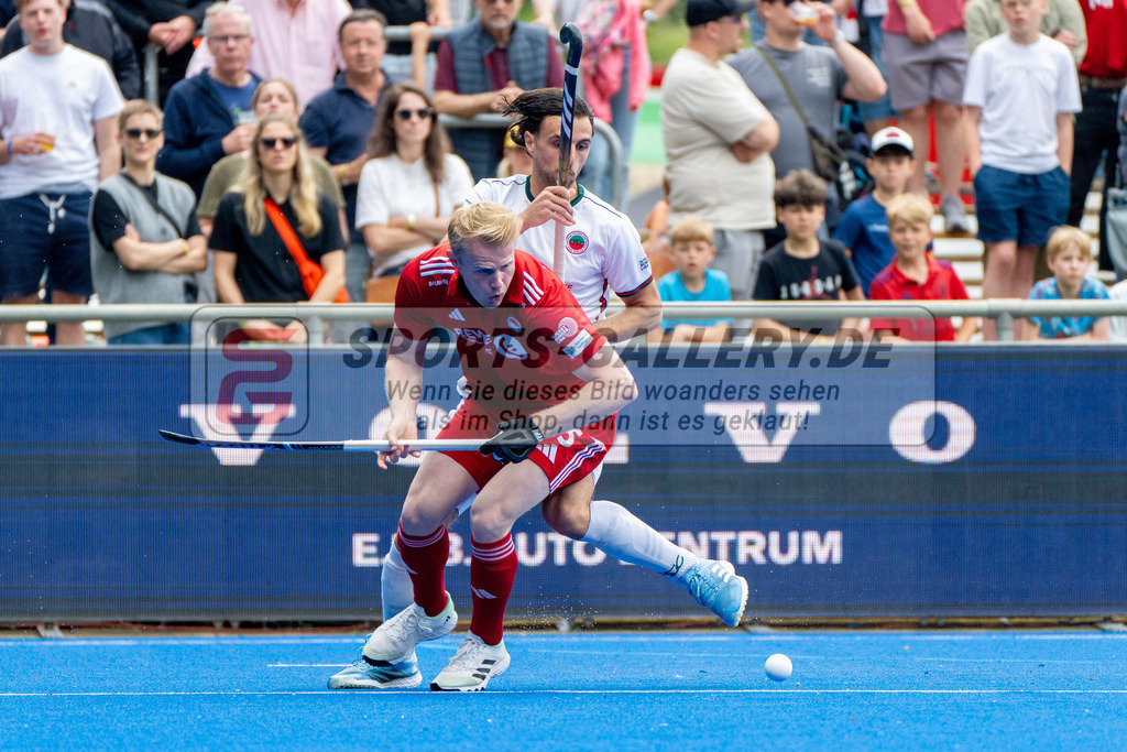 Final4_20250601-1343-HK108542 | Krefeld, Deutschland, 01.06.2025:  Feldhockey Final4 2025 – „Deutsche Feldhockey-Meisterschaften 2025“ Crefelder HTC - Rot-Weiss Köln (Finale Herren) im Gerd-Wellen-Hockeyanlage am 01.06.2025 in Krefeld, Deutschland. (Foto von Kramhöller/Fehrmann/Kaste)Krefeld, Germany, 01.06.2025: Feldhockey Final4 2025 – „Deutsche Feldhockey-Meisterschaften 2025“ Harvestehuder HTC - Düsseldorfer HC (Finale Damen) in Gerd-Wellen-Hockeyanlage at 01.06.2025 in Krefeld, Deutschland. (Foto from Kramhöller/Fehrmann/Kaste)