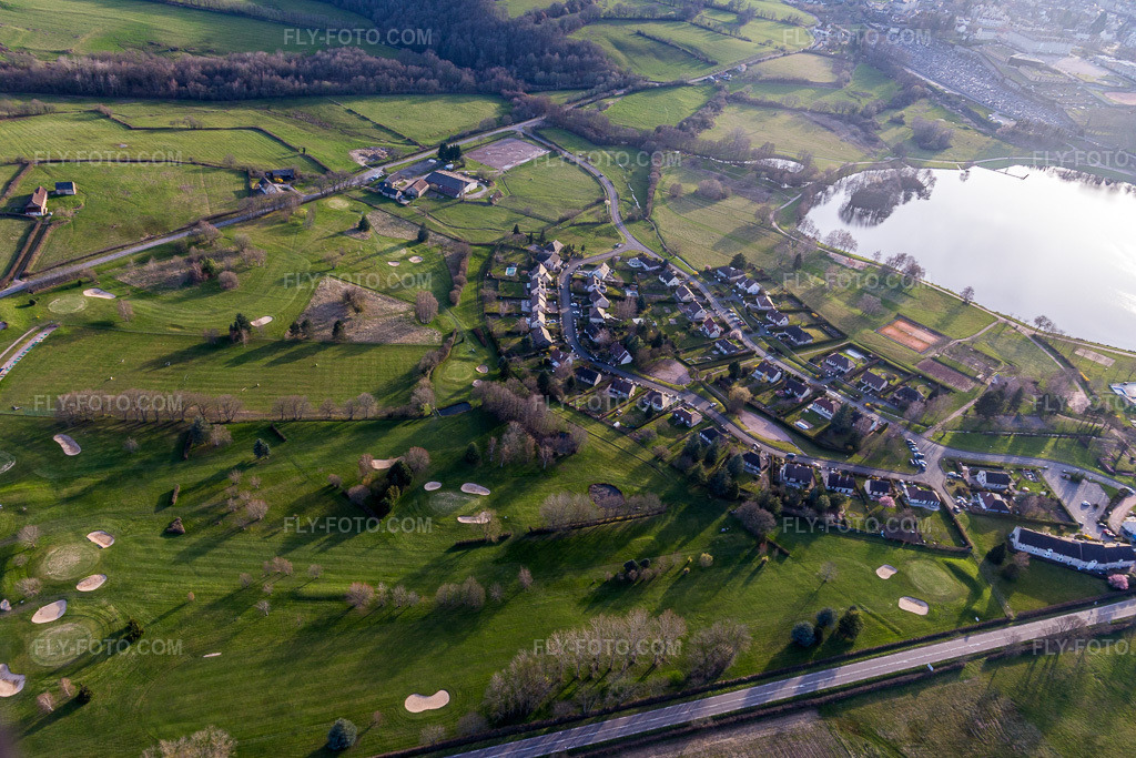 Aerial view: (Burgundy), Golf in Autun in the state Saone et Loire, France.Photo: IMG_105499.jpg taken on 04/01/2018 by Werner Riehm/FLY-FOTO.comResolution of the original: 5195 x 3463 px