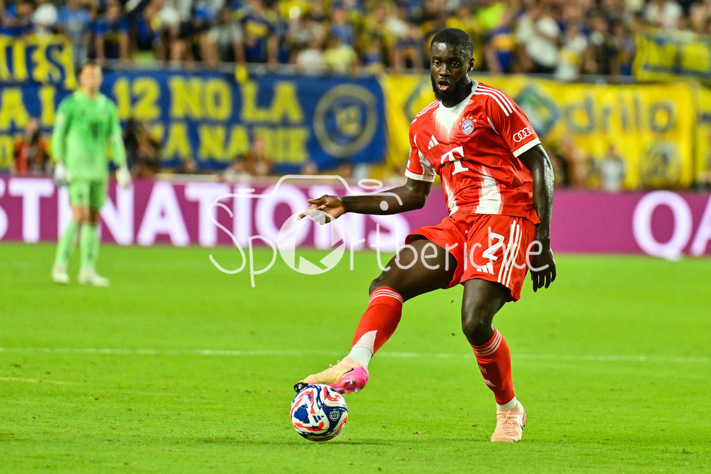 FC Bayern München - Boca Juniors | am Ball Dayot UPAMECANO (FC Bayern Muenchen 2) Einzelfoto / Freisteller / FIFA Club World Cup: FC Bayern Muenchen - Boca Juniors, Hard Rock Stadium am 20.06.2025 / NOT FOR SALE IN USA