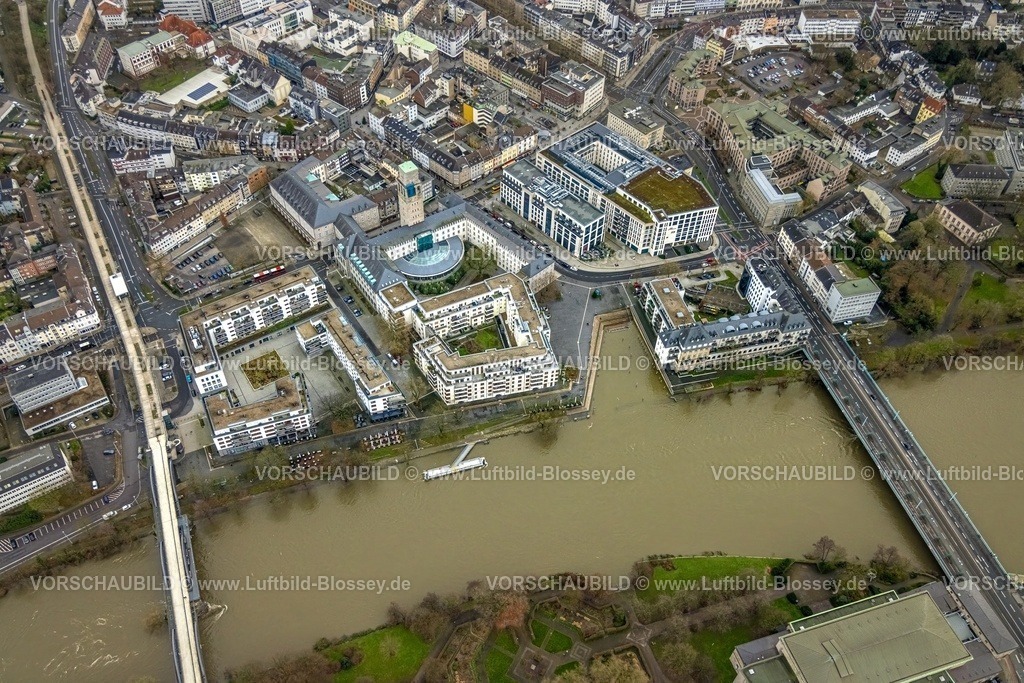 Muelheim231203076Ruhr-topaz | Luftbild, Ruhrhochwasser, Weihnachtshochwasser 2023, Fluss Ruhr tritt nach starken Regenfällen über die Ufer, Überschwemmungsgebiet an der Schloßbrücke und Stadthafen Mülheim Ruhrbania, Ruhrpromenade und historisches Rathaus, Broich - Ost, Mülheim an der Ruhr, Ruhrgebiet, Nordrhein-Westfalen, Deutschland