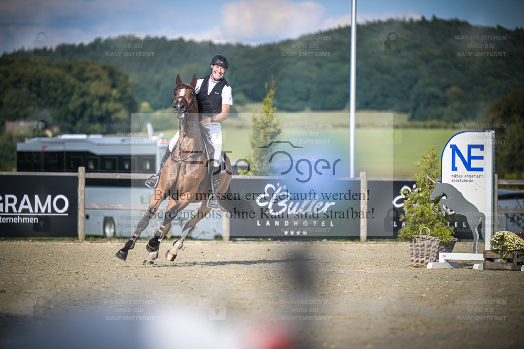 DOS_2668 | Entdecke hochwertige Reitturnierfotos von Foto Oger. Professionell, emotional und authentisch – jetzt Lieblingsmomente im Shop bestellen. - Realisiert mit Pictrs.com