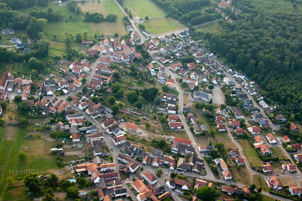 Vue aérienne: Scheibenhardt à Scheibenhard dans le département Bas Rhin, France. Photo: IMG_30646.jpg prise le 09/07/2010 par Werner Riehm/FLY-FOTO.euRésolution de l'original: 4752 x 3168 px