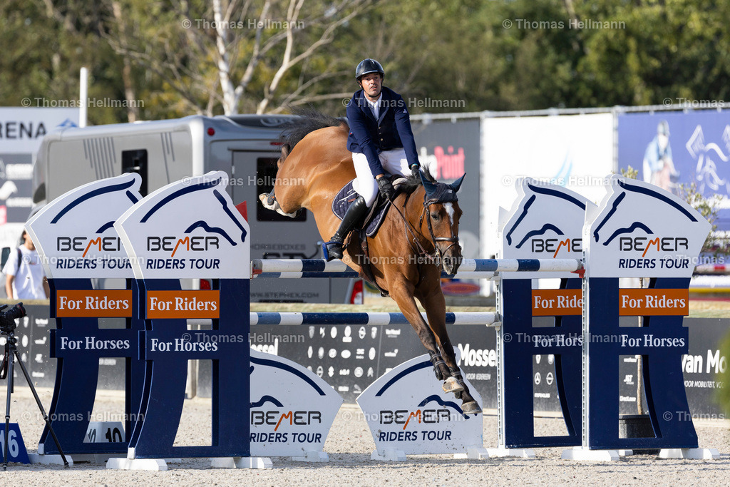 63 Darling de L _Angevine ((FRA)_ Mathieu Billot_168 | 63 Darling de L´Angevine ((FRA), Mathieu Billot beim CSI Azelhof 2022 am 04.09.22 in Lier, Azelhof