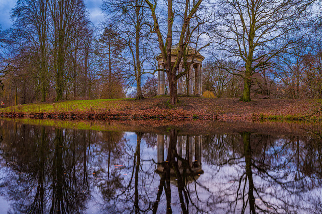 Leibniztempel im Georgengarten in Hannover | Professionelle Natur- & Landschaftsfotos als Poster, auf Leinwand & viele mehr. Wähle aus einer Vielzahl an Formaten & Materialien Dein perfektes Bild. - Realisiert mit Pictrs.com