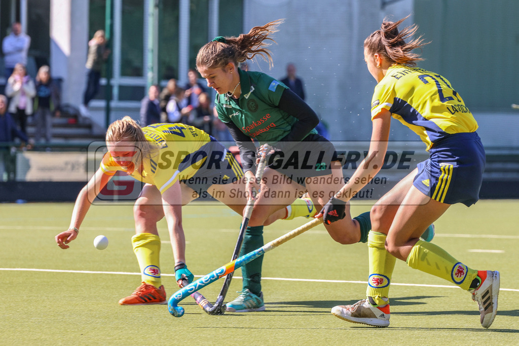 Raffelberg-Braunschweig-44 | Giulia Funkel (Club Raffelberg #23), Meike Starmann (Eintracht Braunschweig #40) &amp; Maria Julia Lagocki (Eintracht Braunschweig #21), Club Raffelberg - Eintracht Braunschweig am 17.9.2022 in der Hockeyanlage Club Raffelberg, Duisburg