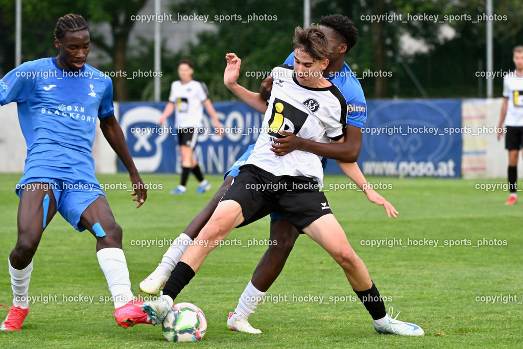 SAK vs. SV Spittal Drau 1921 | #8 Issa Diakite SAK, #10 Moritz Müller SV Spittal, #14 Andre Le Prince Chedjou Fonkou SAK, SAK vs. SV Spittal Drau 1921, SAK vs. SV Spittal Drau 1921 am 23.05.2025 in Klagenfurt (Sportpark Welzenegg), Austria, (Photo by Bernd Stefan)