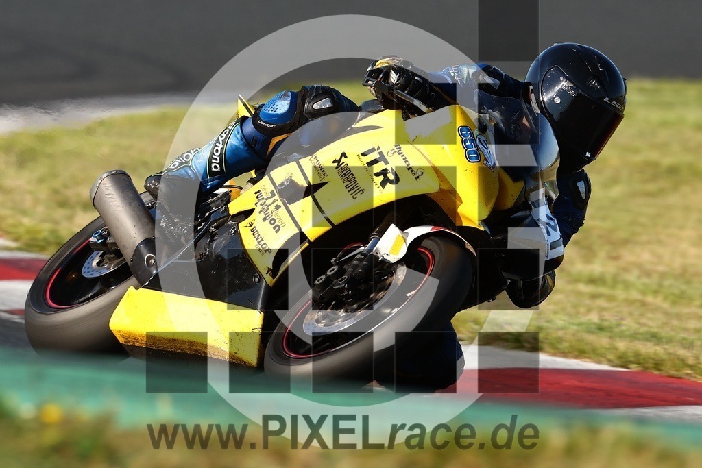 0121-20240813_04870 | Schöne Erinnerungen an spannende Momente - das festzuhalten ist unser Job. PIXELrace.de ist seit 2003 auf den Rennstrecken Europas unterwegs um die Action draußen beim Fahren und die wunderbare Stimmung imm Fahrerlager für euch einzufangen.