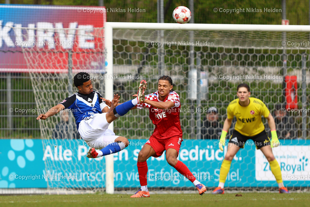 NH_FCEintrachtNorderstedt_HamburgerSVU21_RegionalligaNord_11042026 | #25 Josh Görtzen (FC Eintracht Norderstedt), #6 Leonardo Garcia Posadas (Hamburger SV U21)Fußball I Herren I Regionalliga Nord I Saison 2025-2026 I 29. Spieltag I FC Eintracht Norderstedt - Hamburger SV U21 I 11.04.2026 I Edmund-Plambeck-Stadion