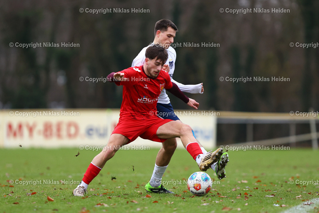 NH_TuSDassendorf_HT16_OberligaHamburg_06122025 | #27 Colin Haupt (TuS Dassendorf), #15 Elyesa Pekin (HT 16)Fußball I Herren I Gamesright Oberliga Hamburg I Saison 2025-2026  I 20. Spieltag I TuS Dassendorf - HT 16 I 06.12.2025 I Sportplatz Wendelweg