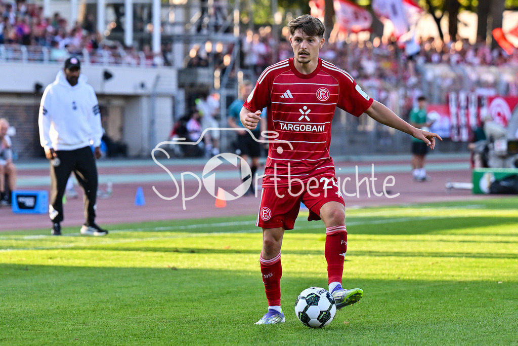 1. FC Schweinfurt 05 - Fortuna Düsseldorf | am Ball Florent MUSLIJA (Fortuna 24) / Einzelfoto / Freisteller / DFB-Pokal: 1. FC Schweinfurt 05 - Fortuna Düsseldorf; Riedel-Bau Arena am 18.08.2025