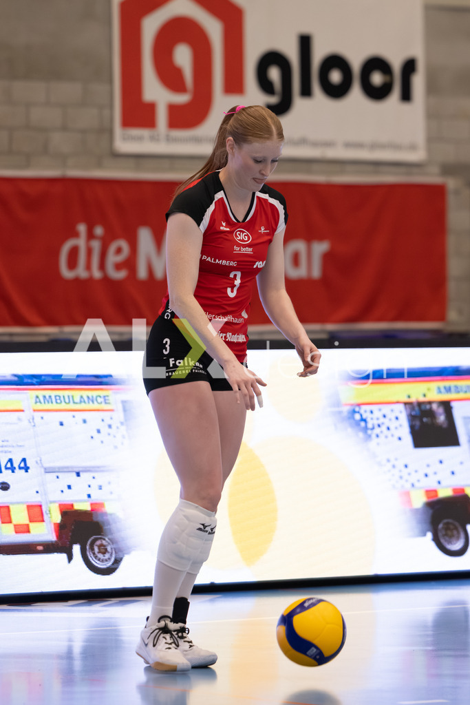 Volleyball I Frauen I Saison 2025-2026 I Volleyball NLA | Women I Round 16 I VC Kanti Schaffhausen - Viteos NUC I 31.01.2026 | 3 Sydney Cole (USA) (VC Kanti Schaffhausen) – Pass / Zuspiel - Realisiert mit Pictrs.com
