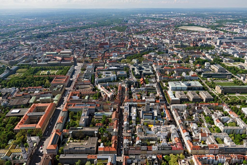 dr__0063519.jpg | MüNCHEN 29.04.2025 Innenstadtbereich im Stadtgebiet Maxvorstadt und Altstadt in München im Bundesland Bayern, Deutschland. // Cityscape of the district Maxvorstadt and Altstadt in Munich in the state Bavaria, Germany. Foto: Daniel Reiter