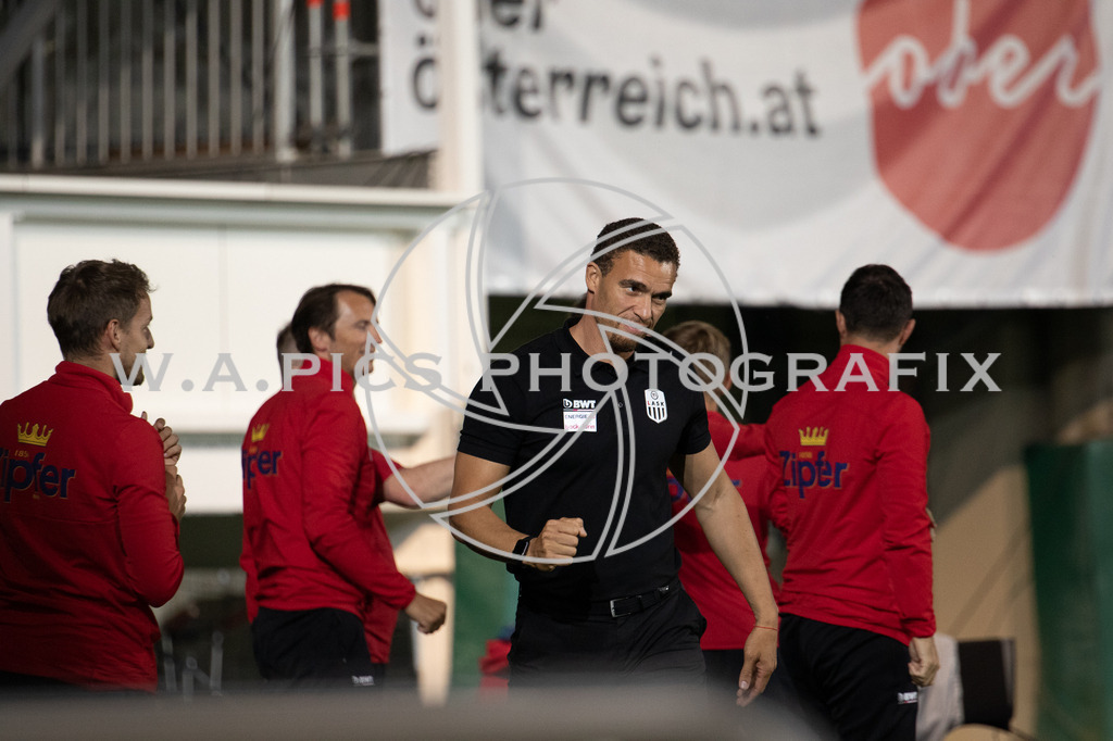 Linzer ASK vs SK Sturm Graz | PASCHING, AUSTRIA, ,17.JUN.20 - SOCCER - tipico Bundesliga, championship group, Linzer ASK vs SK Sturm Graz. Image shows the rejoicing of head coach Valerien Ismael (LASK).
Photo: SMP/Andreas Willdoner
