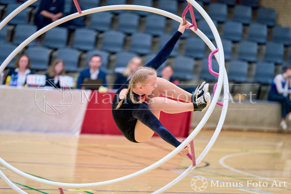 2024-11-09-5-D-DSC02192 | Professionelle Sportfotografie in Hamburg, Schleswig-Holstein und Niedersachsen – spezialisiert auf Rhönrad, Geräteturnen, Leistungsturnen und rhythmische Sportgymnastik. Bundesweite Begleitung von Rhönrad-Events. Jetzt Sport-Fotos - Realisiert mit Pictrs.com