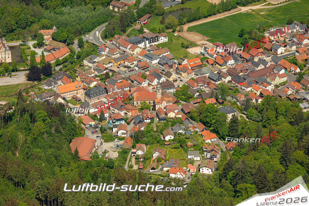 Das Luftbild der Stadt Mitwitz wurde 2022 vom Flugzeug heraus erstellt (keine Drohnen-Aufnahmen) Aufnahmehöhe ca.450 Meter- hohe Bildauflösung und Druck-Qualität. Garantiert!