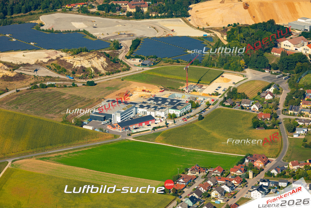 Das Luftbild zeigt :  Stulln - Die Luftaufnahme wurde 2024 vom UL-Flugzeug aus erstellt ( keine Drohne ) - Hochauflösende Luftaufnahme - Für grossformatige Ausdrucke geeignet. Die Geschenkidee !Mit Lizenz und Bildrechte bestellbar