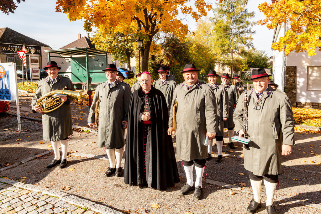 Festmesse-100 | Fotodoku der Festmesse anläßlich der Seligsprechung von Maria Theresia LEDOCHOWSKA 1975, zelebriert von Altbischof DDr. Klaus Küng und Pfarrer Mag. Zenon PAJAK in der Pfarrkirche Loosdorf. 