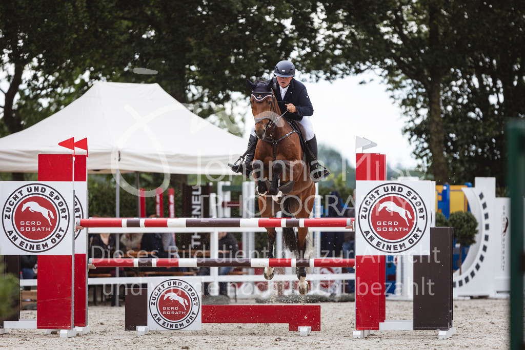 240616_Lemwerder_M2-Springen-554 | Deine schönsten Turniermomente als professionelle Fotos! Entdecke hochwertige Pferdesport-Fotografie im Online-Shop. Jetzt Fotos finden & bestellen!