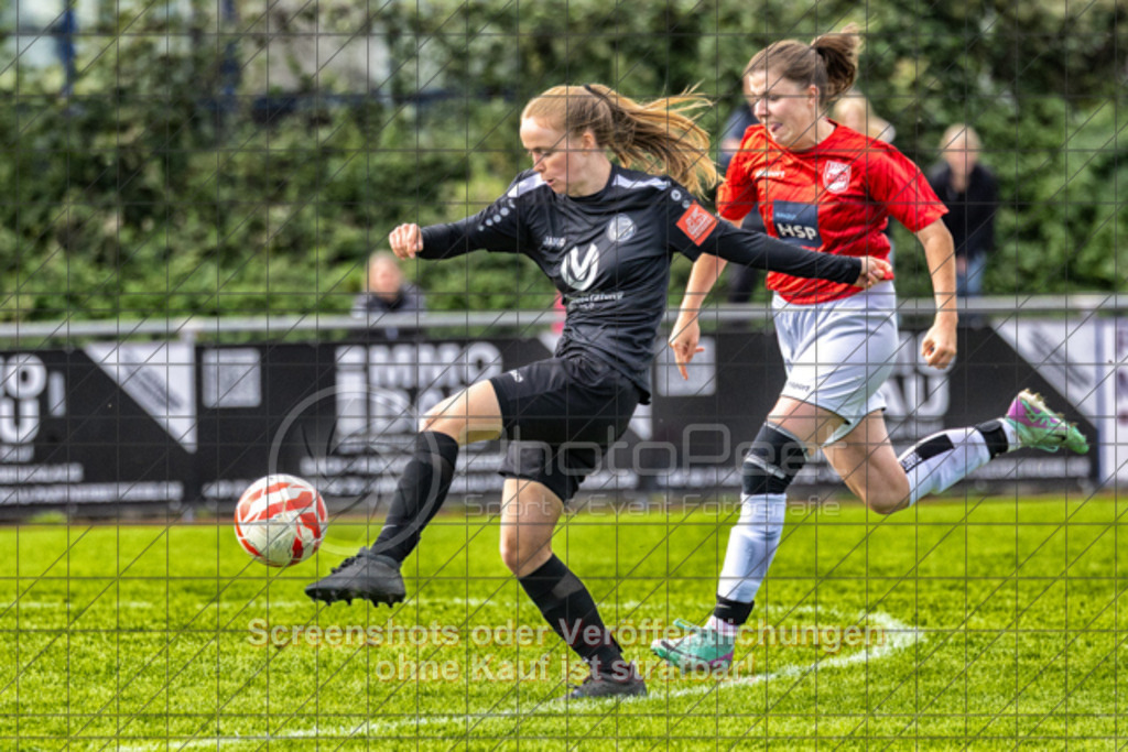 20250928_143800_0589-Bearbeitet | Celine Weinhold (1.FC Donzdorf #16) erziehlte fast noch das 4:01.FC Donzdorf (schwarz) vs. TV Derendingen (rot), Fussball, Frauen-Verbandsliga Württemberg, 03. Spieltag, Saison 2025/2026, Rasenplatz Lautertal Stadion, Süßener Straße 16, 73072 Donzdorf, 28.09.2025 - 13:00 Uhr,Foto: PhotoPeet-Sportfotografie/Peter Harich